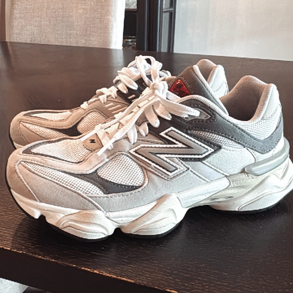 New balance 960 rain cloud sneakers -size 6.5 mens